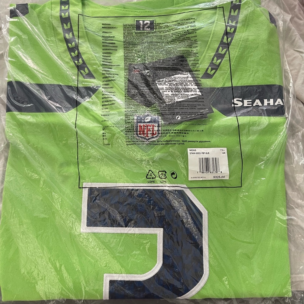 New Authentic Russel Wilson #3 Seahawks jersey size 44